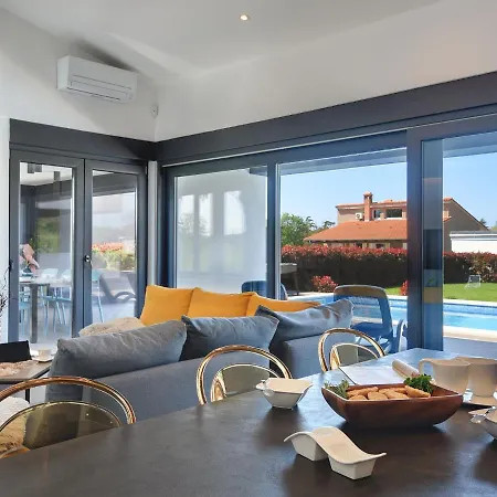 Villa Modern With Outdoor Pool Valbandon