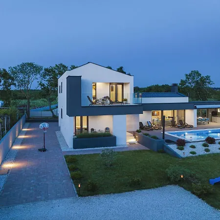 Villa Modern With Outdoor Pool *