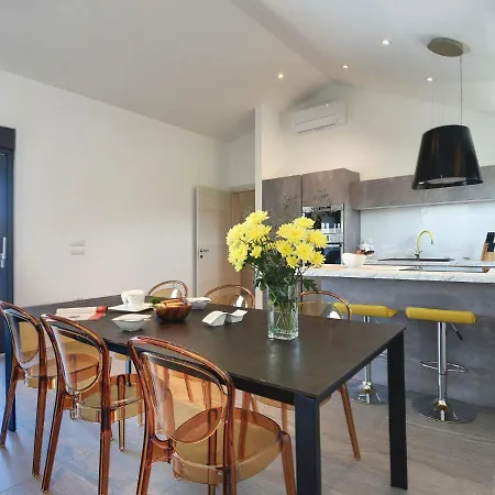 Modern With Outdoor Pool * Valbandon