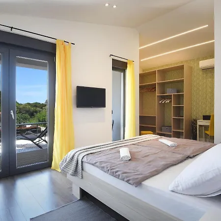 Modern With Outdoor Pool *