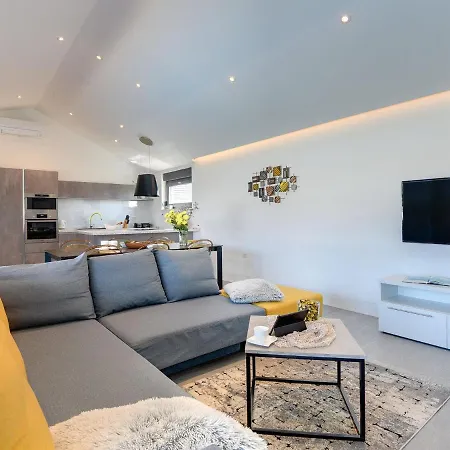 Modern With Outdoor Pool Valbandon