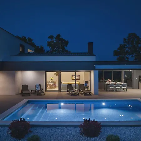 Modern With Outdoor Pool *