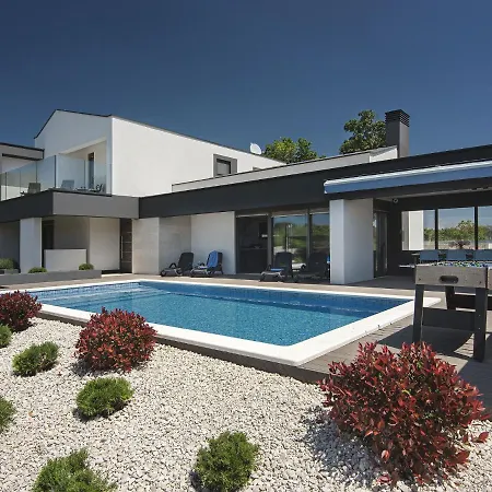 Villa Modern With Outdoor Pool Valbandon