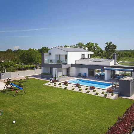 Villa Modern With Outdoor Pool