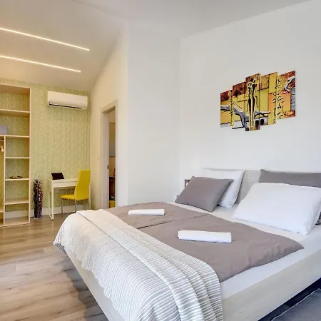 Modern With Outdoor Pool Villa Valbandon