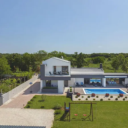Modern With Outdoor Pool * Valbandon